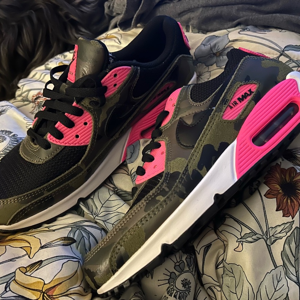 Nike Women's Sneakers - Black, Pink, and Green